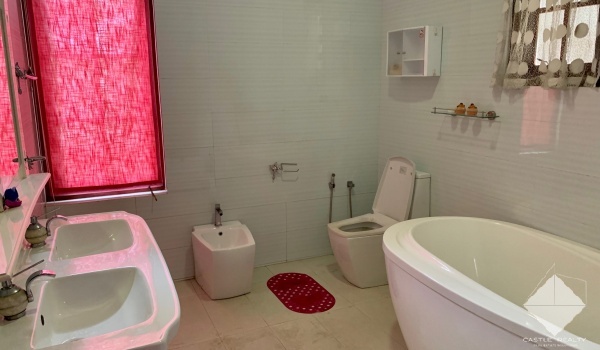1124,Luxury House,Raja Maha Vihara Road, Nugegoda